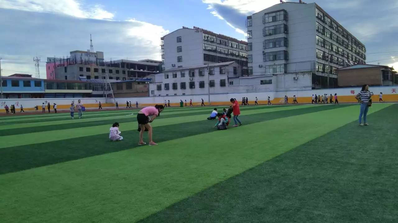 中国公益在线繁峙县爱心工作站组织“你我多一份自觉城市多一份清洁”清捡垃圾爱心活动