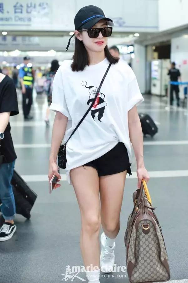 有了大幂幂的基础款女神示范，我把海量白底印花美T穿了个遍