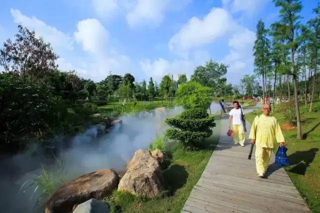 家在岁月变迁中的变化,家乡在不经意间变得越来越美