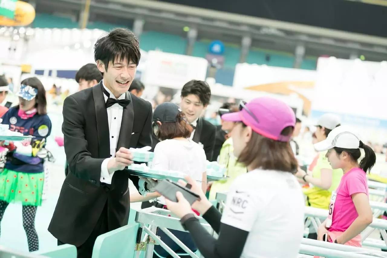 每个女孩都应该有一个tiffany,每个女人都想拥有一件蒂芙尼