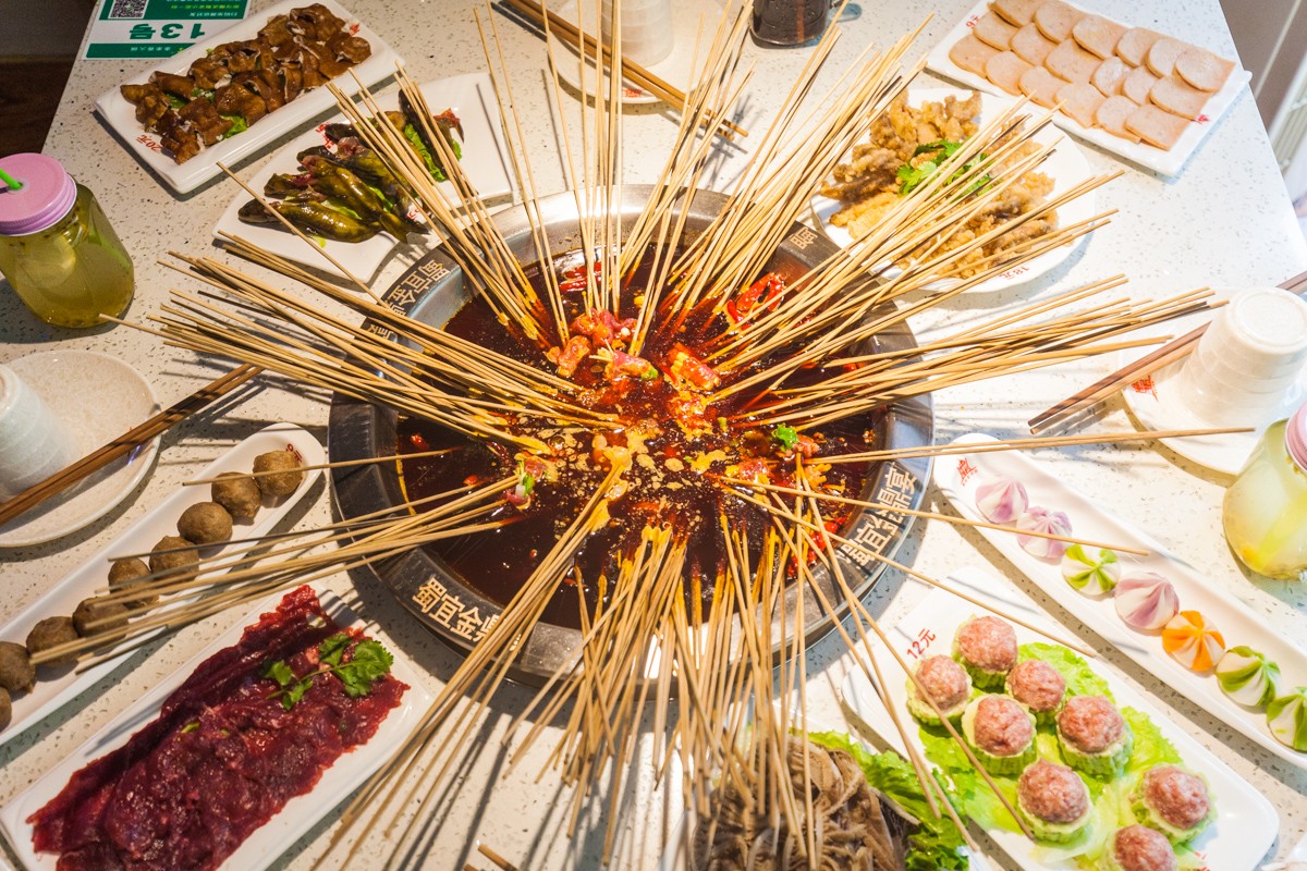 好吃得板!火爆兴文、珙县……的串串香火锅终于开到宜宾啦!一周吃7次都不够