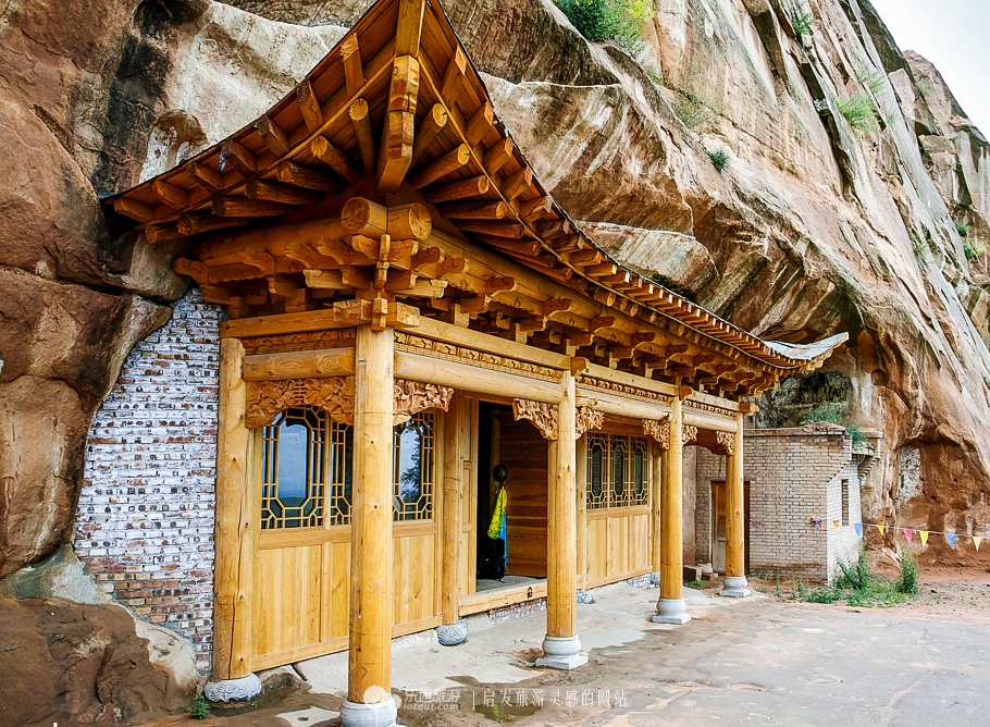 在马蹄寺三十三天点燃一盏心灯