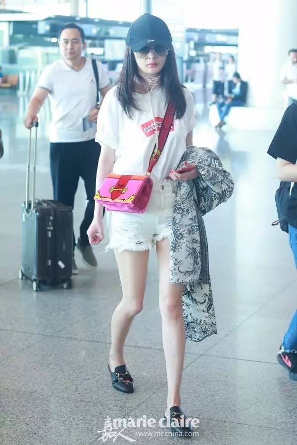 有了大幂幂的基础款女神示范，我把海量白底印花美T穿了个遍