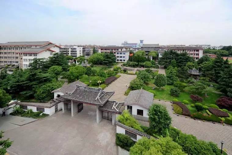 宁波辣妈40万在镇海老城买房，为的是娃将来上镇中，你怎么看？