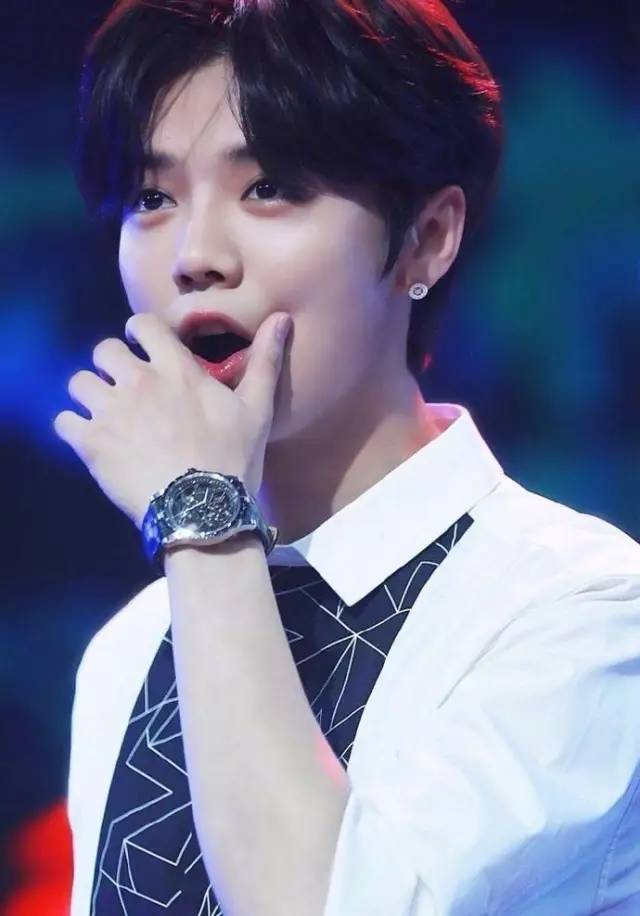 给tony老师定型刘海,如何使头发定型还能保持蓬松