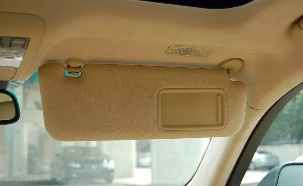 开车防阳光的最好方法,开车强光怎么防护