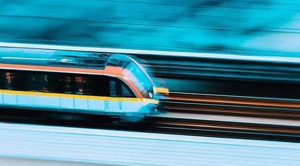 暑假“余额”不足！暑运高峰，坐飞机、火车、公交，这份便民礼包请收好