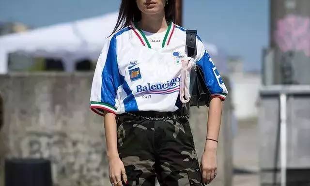 想装逼?你还缺一件足球服