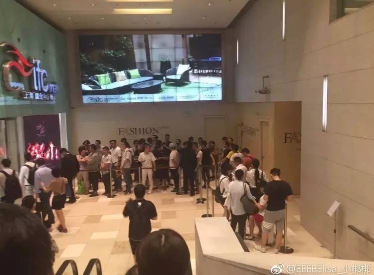 册那！国金中心LadyM一大早就排队5小时，一个2000多的价目表居然是假的……