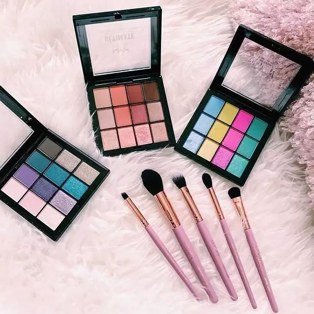 哪款平价眼影盘比较好用,哪些牌子的四色眼影盘好用到哭