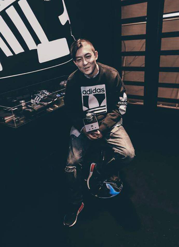 穿腻了小白鞋可以这样来改造,穿腻了小白鞋的话