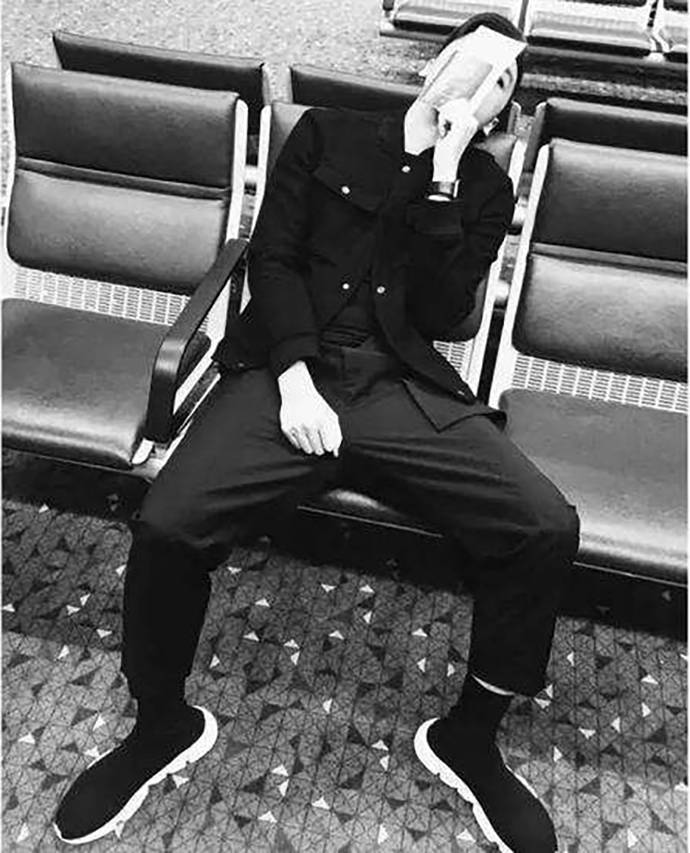 穿腻了小白鞋可以这样来改造,穿腻了小白鞋的话