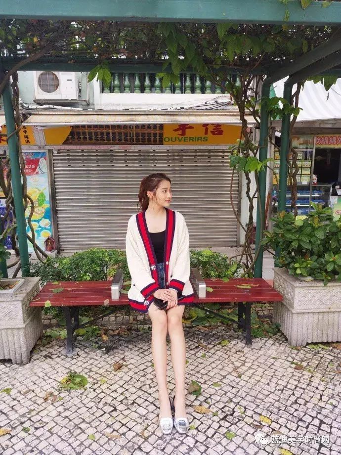 关晓彤沈梦辰合作舞台花絮,明星私服沈梦辰