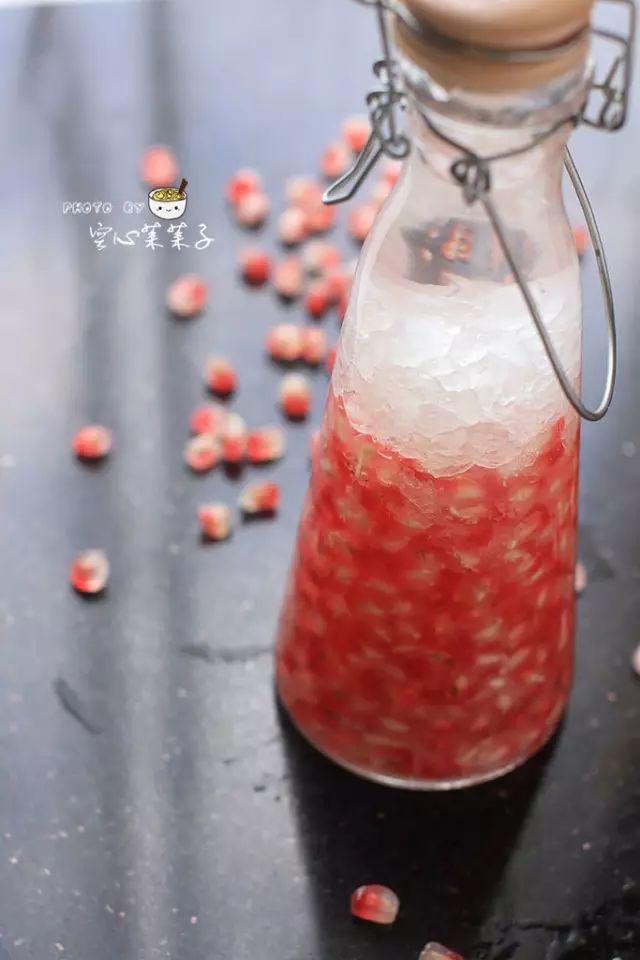 不用刀剥石榴怎么剥更快,怎么用手剥石榴剥得快