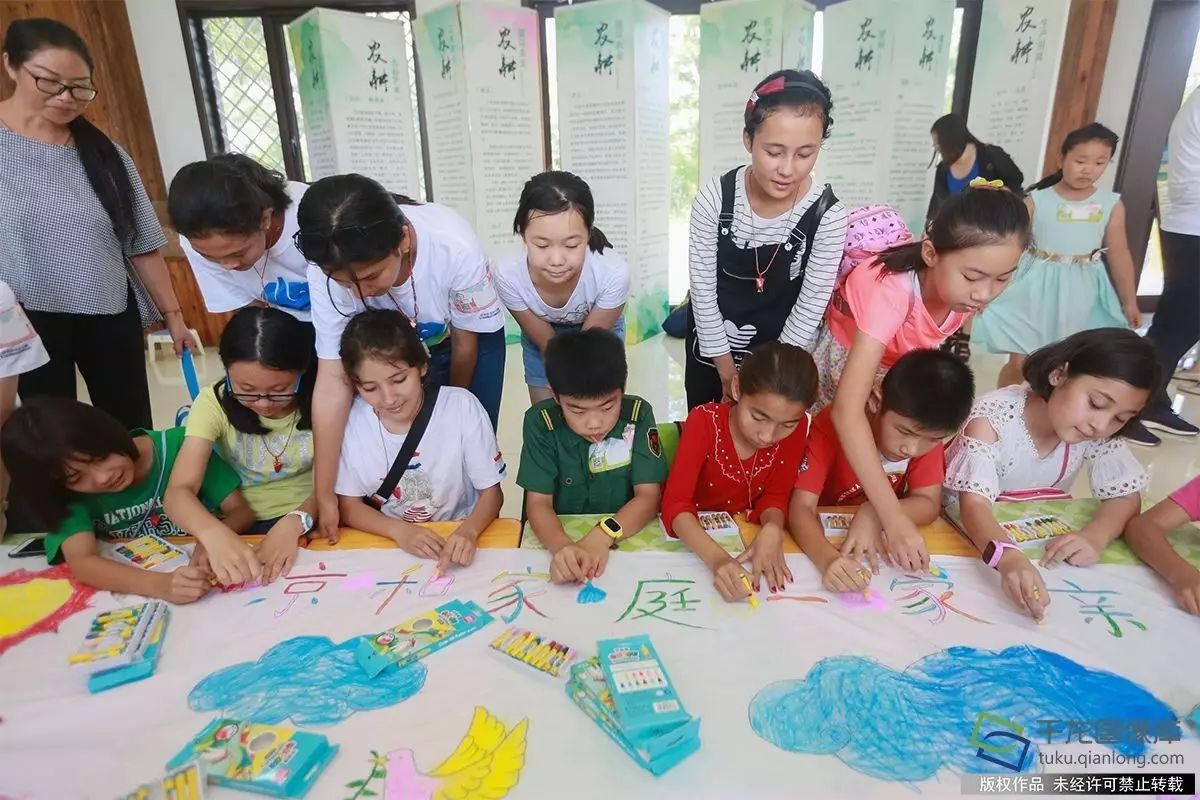 每日美图·喜迎十九大｜第80期：北京和田两地儿童共同感受传统工艺