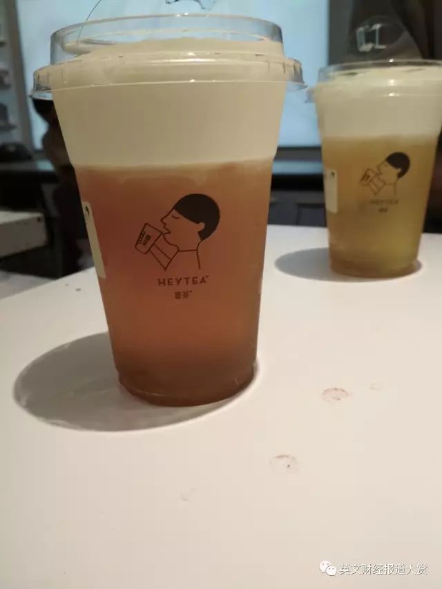 上海黄油与面包网红店排队,网红店都是女生在排队