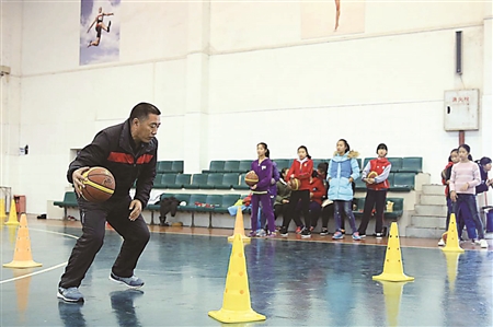 数学老师教足球队,数学老师带田径队