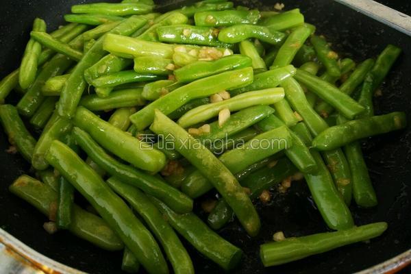 炒豆角不变色的小诀窍,炒豆角不变色的做法窍门