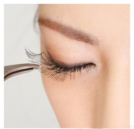 睫毛短用什么方法可以长长,有什么小窍门可以使睫毛变得浓密