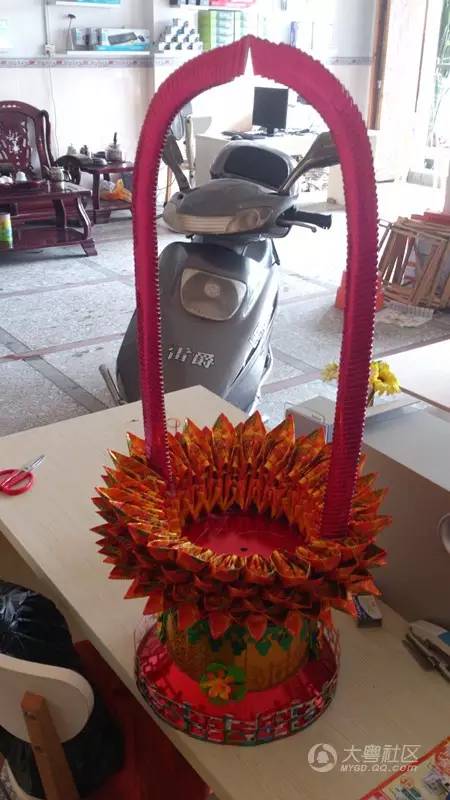 中秋节拜月娘折纸教程视频,黄纸手工折纸菠萝元宝