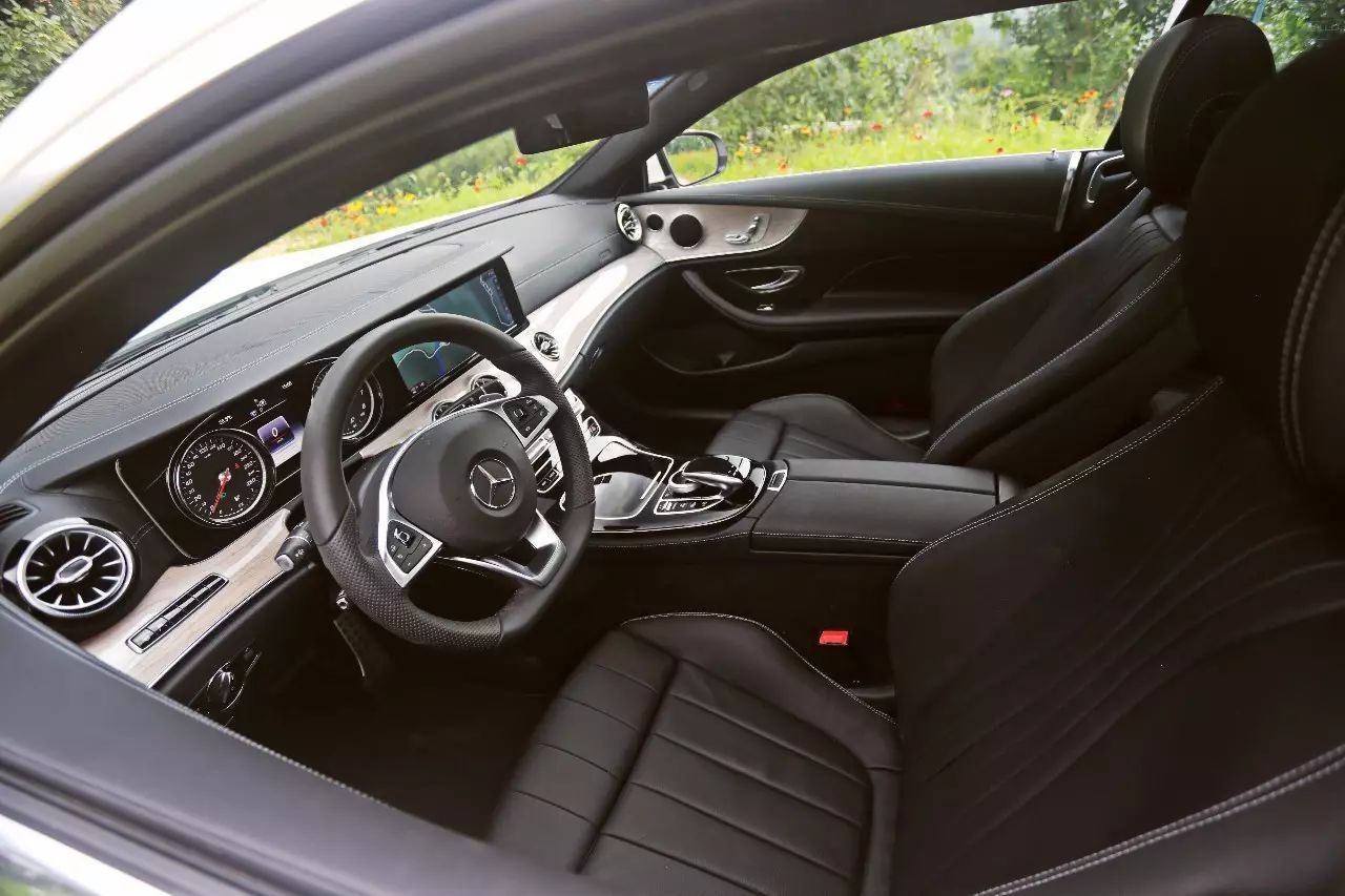 进口奔驰e2004matic敞篷轿跑车排气,2010款奔驰e200cgi二手多少钱