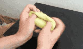 衣服怎么叠放在柜子里整齐,怎么叠衣服又快又整齐