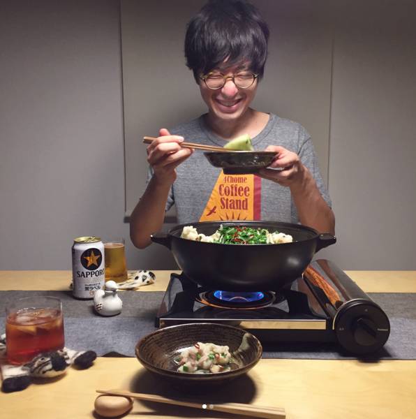 又双叒叕有一对日本小夫妻来花式撒狗粮了!只有吃到恋人用心做出的料理时才会笑得这么甜吧!