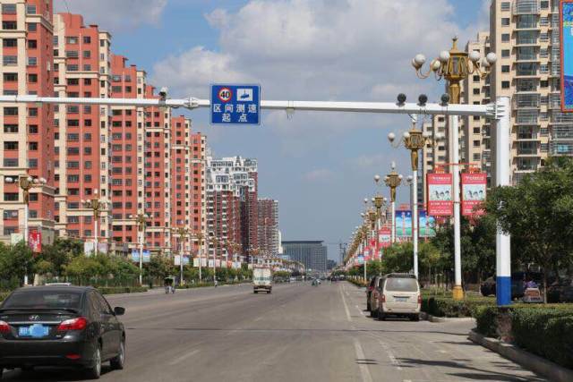 电子警察监控区域严禁变道和压线,电子警察和道路违法抓拍