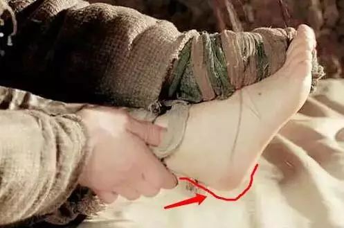 找女友只服冯绍峰，我却心疼赵丽颖找不到一双好鞋~