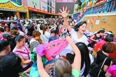 逛小商品市场,参观小商品市场