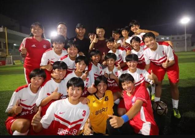 马云对这支女子足球队说：加油踢，争取踢进世界杯！