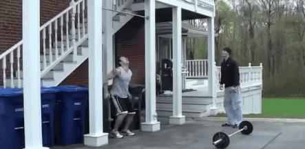 吓人！她肩膀居然破了个“洞”，只因天天做这个动作……黔南人赶紧自查看看！