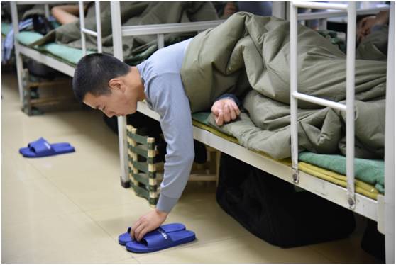 00后军人小哥哥变装,怎么成为帅气的兵哥哥