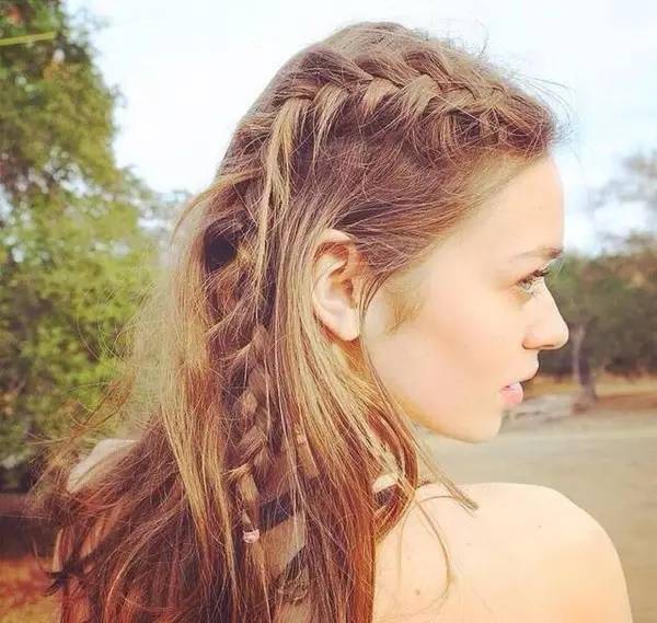 头发怎么弄卷发会持久,适合头发少且减龄的卷发