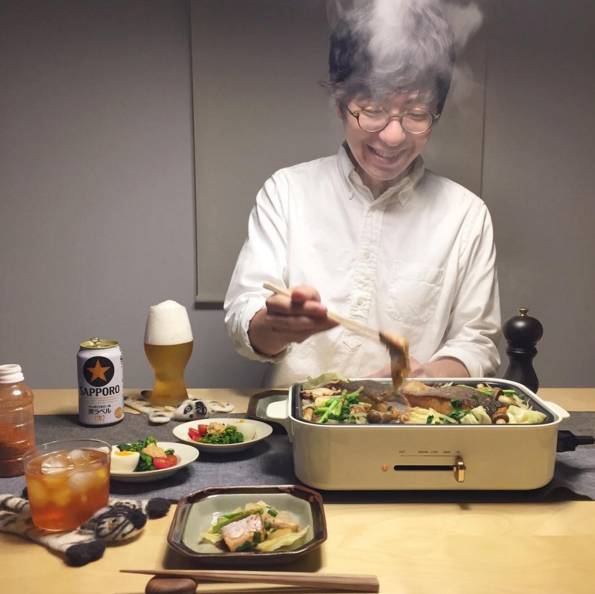 又双叒叕有一对日本小夫妻来花式撒狗粮了！只有吃到恋人用心做出的料理时才会笑得这么甜吧！