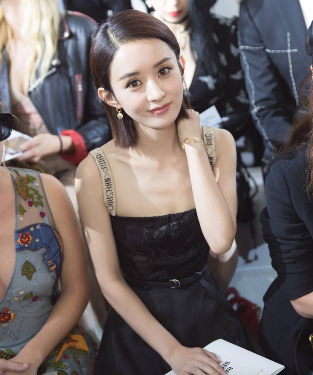 赵丽颖18巴黎时装周,赵丽颖咖啡馆