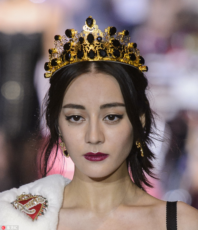 害怕浆果色涂完唇膏“血盆大口”?给你3招