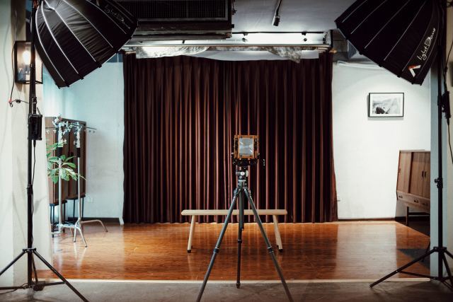 没有数码、不用PS，这间照相馆里的每一记快门，都是凝固的时光