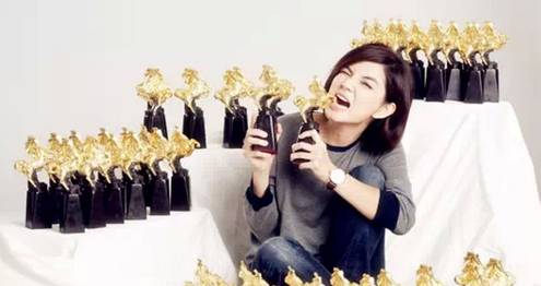 适合脸大脸肉的简单易操作发型,瘦脸额头高发型女2021流行发型