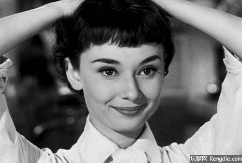 显脸小发型女2021流行发型,40-50岁脸大脖子短发型显脸小的