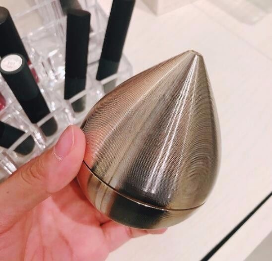 pola居然做了一个能够彻底美颜的艺术品，不信你不动心