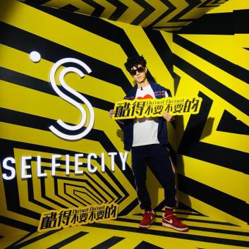 潮自拍专访陈冠希：你说这就是你的生活，我也算是来看过了