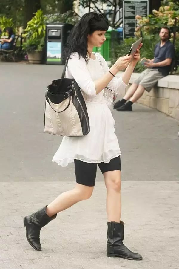 薛之谦李雨桐半年赚一千万的网店，现在看来有点辣眼