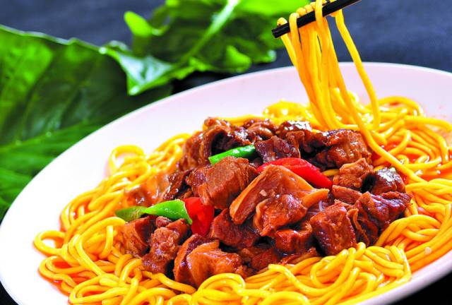 年轻人手脚冰凉怕冷怎么办,年轻人手脚冰凉怎么回事