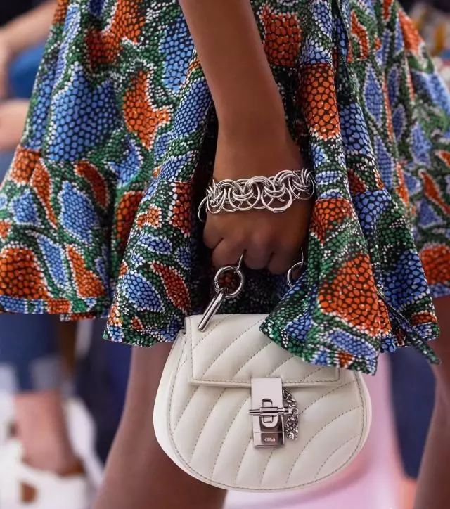 刘雯唐嫣包包,刘雯唐嫣最新消息