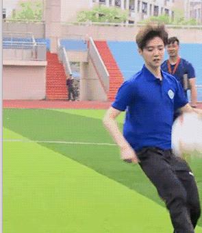 张杰鹿晗真心英雄,张杰篮球场踢足球