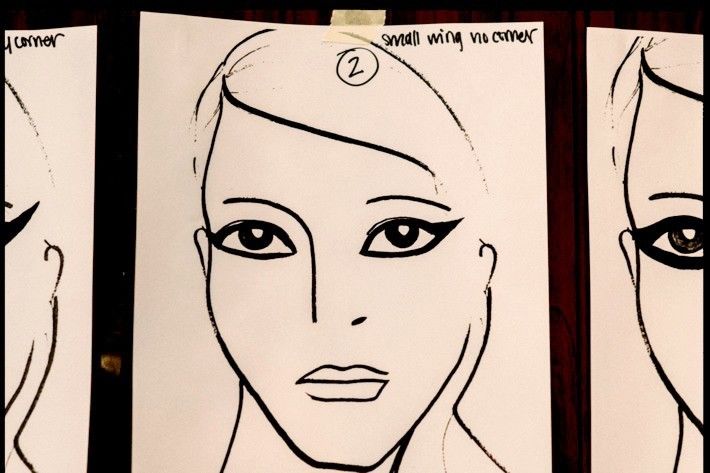 眼线怎么画好看又粗又黑 (看着很野的眼线怎么画)