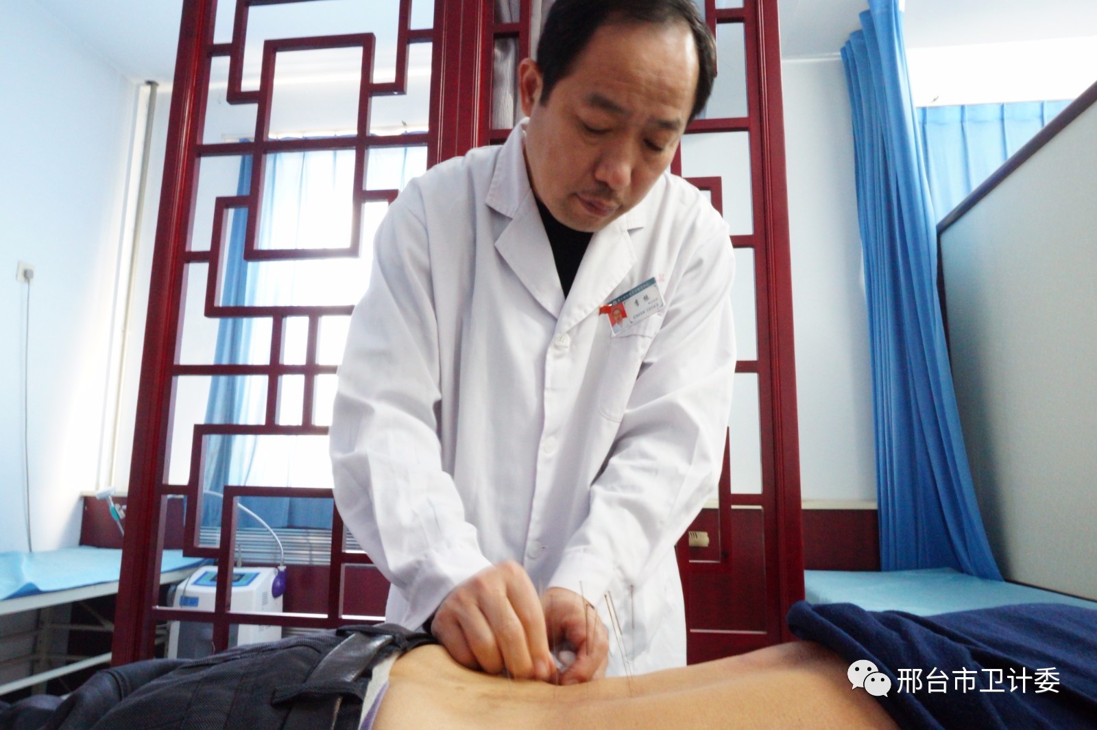 十大举措提升群众看病就医满意度,提升医疗保障水平群众看病不再难