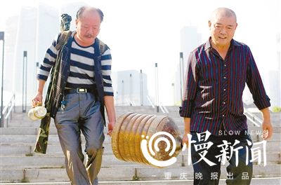 64公斤陀螺王4个壮汉才玩得转