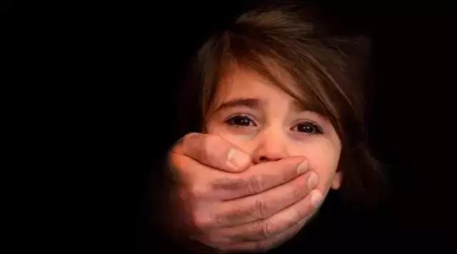 恋童癖离你的孩子并不远，请教会孩子远离恋童癖！